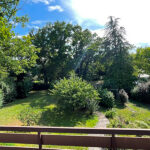Architektenhaus in Pforzheim mit Blick auf den Garten vom Balkon – präsentiert von ImForum Immobilien