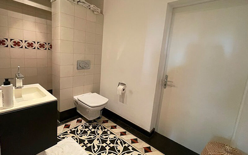 Modernes Duschbad im Souterrain des historischen 3-Familienhauses in Mannheim