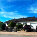 Einfamilienhaus in Fürth Odenwald – Frontansicht mit großem Grundstück