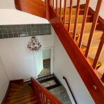 Original Treppenhaus mit Holztreppe und Terrazzo-Boden im 3-Familienhaus Mannheim